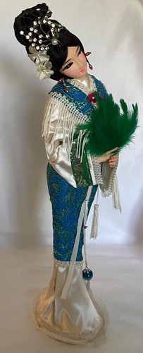 Vintage asiatische Puppe 16 Zoll groß handbemalt blau weiß Satinkleid Fransen Spitze Perlen - Bild 3 von 19
