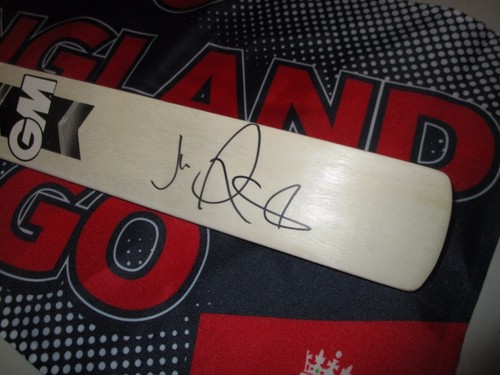Alastair Cook (England) signed Gray Nicolls Kaboom Mini cricket bat + COA - Picture 8 of 8