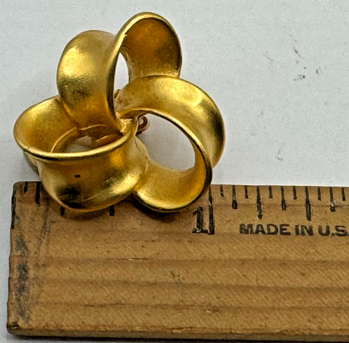 Anne Klein Clip On Earrings Brushed Gold Tone Knot Signed AK Vintage Puffy - Picture 5 of 6