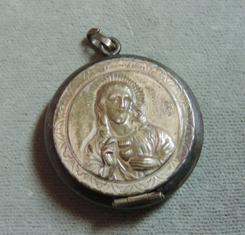 Religious Jesus Embossed Hinged Locket Relic Holder Pendant Viniagrette Cf93 - Picture 3 of 5