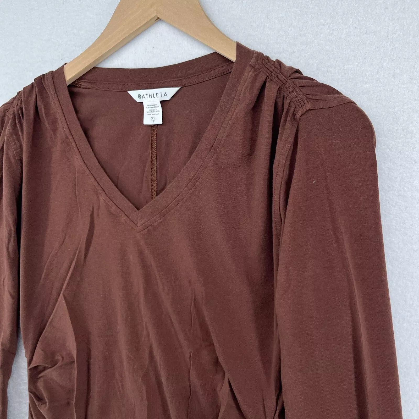 athleta outbound ruched v-neck long sleeve anti odor gym workout shirt