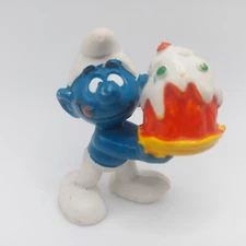 Smurfs Cake Smurf with Red Cake #20100 Vintage PVC Figure 1978 Hong Kong Peyo