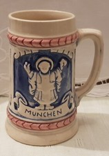 Keramik Bierseidel Hofbr&auml;uhaus M&uuml;nchen, Relief Dekor in Engel blau, 12 cm