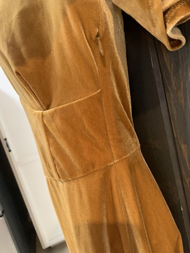 Minkpink X Disney Beauty & The Beast Belle Gold Velvet Like Dress Small EUC - Imagen 6 de 9