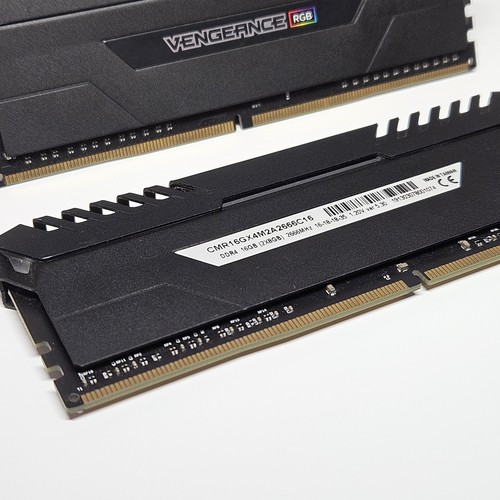CORSAIR Vengeance RGB 2666MHz DDR4 16GB (2x8GB) CMR16GX4M2A2666C16 - Used - Picture 4 of 4