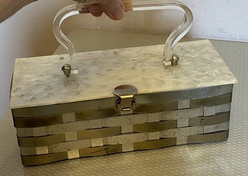 Cartera de plástico Lucite vintage años 50 oro plata metal cesta tejido MCM - Imagen 16 de 16
