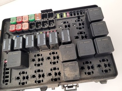 2012 2013 2014 CHRYSLER 300 Fuse Box Engine Compartment