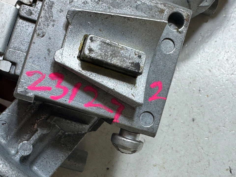 Bloqueo interruptor de encendido Mazda 3 2007-2009 con llave e inmovilizador OEM. Foto 4 de 4