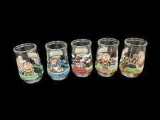 Vintage WELCH'S JELLY JARS, 5 Glasses "Peanuts Comic Classics" - 4"