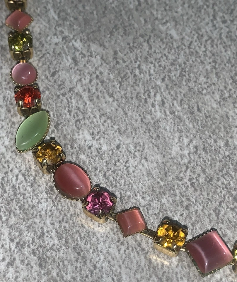 Collar Vintage Rosa Satinado Piedra Lunar Cristales Pasteles Estrás Como Sorelli Foto 3 de 4