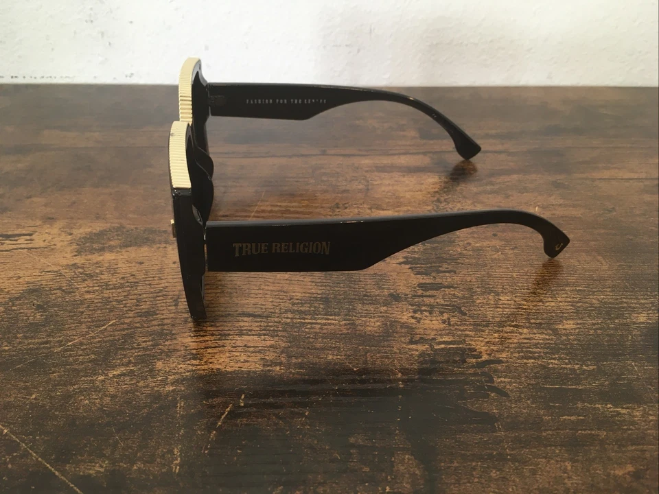 Gafas de sol TRUE RELIGION de gran tamaño con escudo cuadrado negras brillantes Foto 2 de 4
