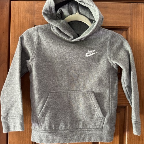 Nike Sportswear Club Hoodie Boys 7 Gray Grey Embroidered Logo Swoosh Pullover - Picture 1 of 3