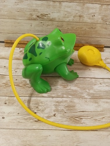  Fisher Price Frisky Jumping Frog Bulb Spielzeug von 1971 Top Zustand  - Bild 2 von 5