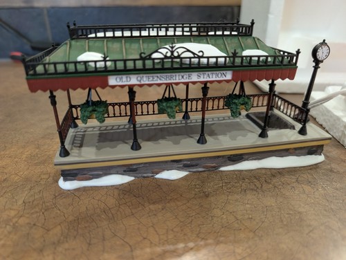 Department 56 Dickens’ Village - Old Queensbridge Station #58443 - Bild 4 von 8