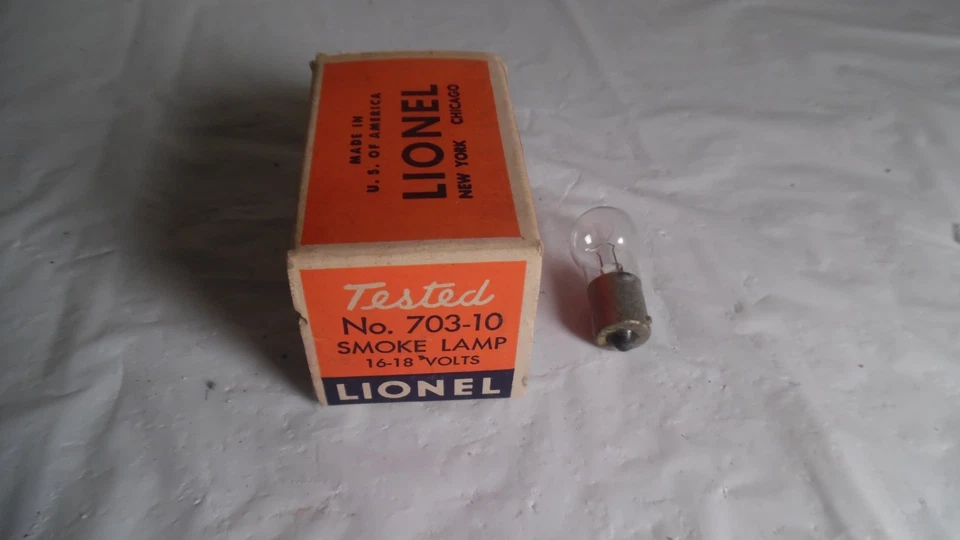 Bombilla de humo Lionel 703-10 vintage 16-18 voltios/caja original Foto 2 de 3