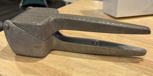 VINTAGE Ice Crusher Cast Aluminum 2 Piece Hammered Metal BAR WARE MAN CAVE MCM - Picture 6 of 9