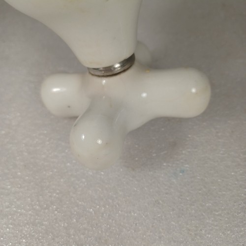 De colección Agua Fría Porcelana Perilla Cruzada Manija Y Escudo Bañera Grifo Baño - Imagen 9 de 10