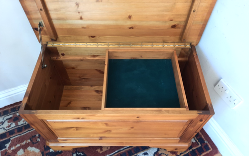Vintage Polished Pine Coffer Blanket Toy Storage Box Coffee Table On Casters - Picture 3 of 12