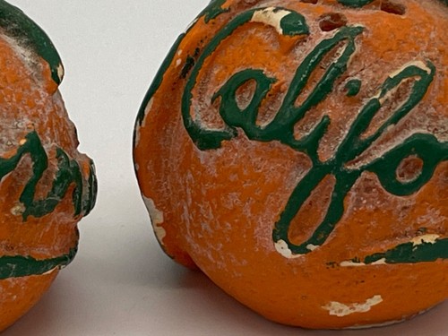 Mid century, California orange salt/ pepper shakers , chalk, USA - Picture 3 of 9
