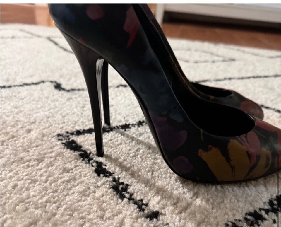 Zapatos de salón para mujer Guiseppe Zanotti de cuero floral Foto 3 de 3