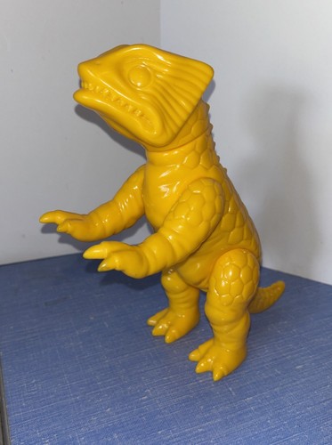Marusan Peter Sofubi Ultra Q Soft Vinyl Figur M1 Yellow Blank Wonder Fest 2007 - Bild 2 von 6