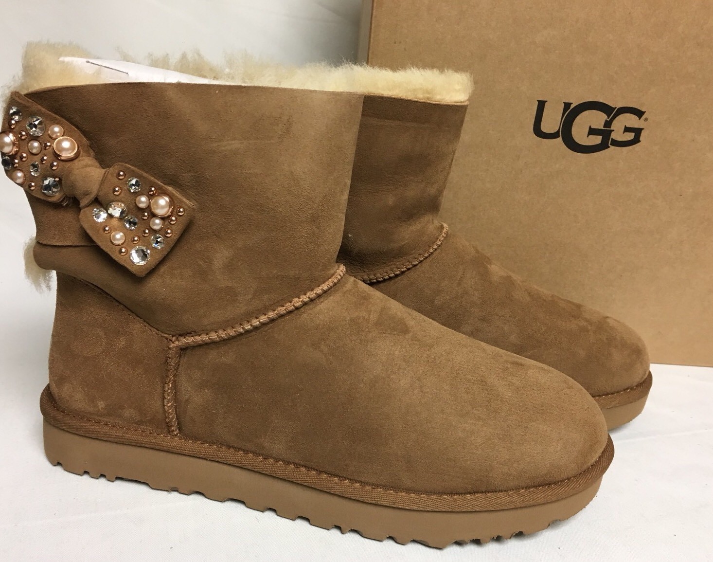 uggs with side bow