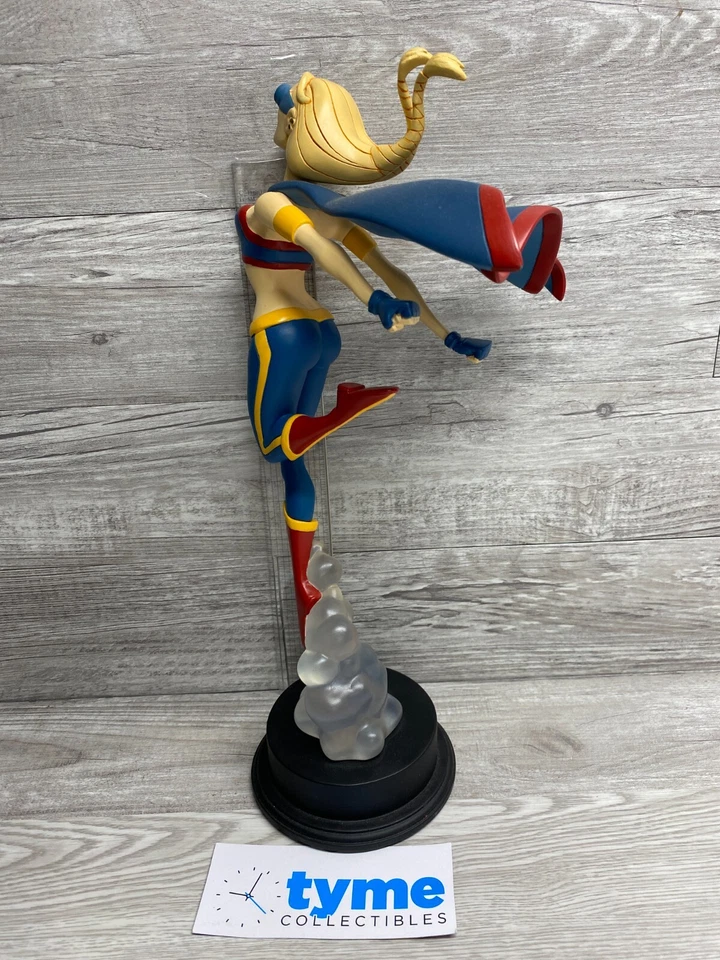 Estatua Powers Retro Girl 14 pulgadas de Dark Horse Foto 3 de 4