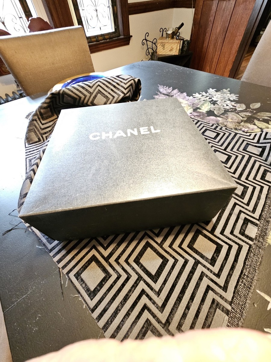 Chanel Camera bag, Vintage, Authentic, gold tone strap with