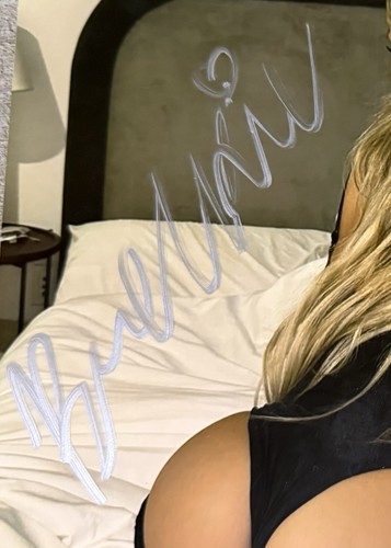 Breckie Hill Autographed 8x10 Sexy Photo Model Influencer “As Seen On Snapchat” - Picture 2 of 2