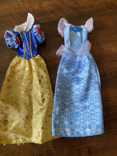 Lote de ropa de princesa Barbie/Disney - Imagen 2 de 12