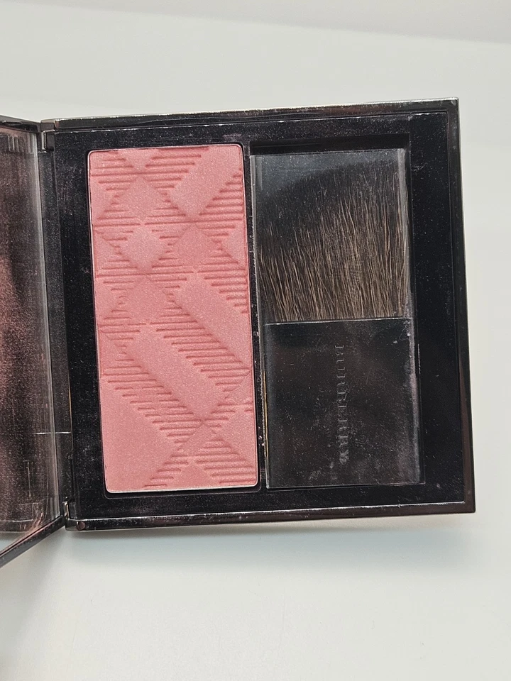 Rubor Burberry Light Glow Natural No.05 BLOSSOM BLUSH 0,24 oz Foto 2 de 4