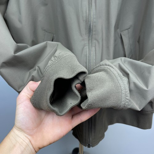 Bomber uomo Fred Perry con cappuccio in poliammide marrone kaki - Taglia XL - Foto 10 di 20