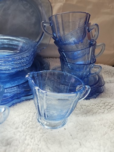 Vintage Blue Madrid Glass Plates Dishes Cups Saucer Set Of 4 - Picture 3 of 8