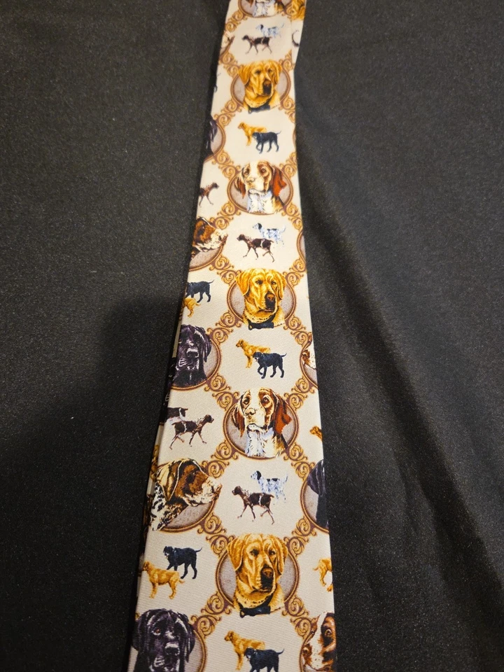 Eagle Men's Necktie Featuring Dogs, Golden Retriever,  Black Labrador..100% Silk - Image 4 of 4