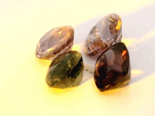 0.72Ct 4 PCS GORGEOUS ! UNTREATED GREEN TO RED PINK COLOR CHANGE GARNET - Picture 3 of 7