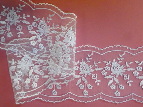 *CLEARANCE SALE* Quality White Embroidered Tulle Lace Trim 3.5"/9cm £1 PER METRE - Picture 8 of 8