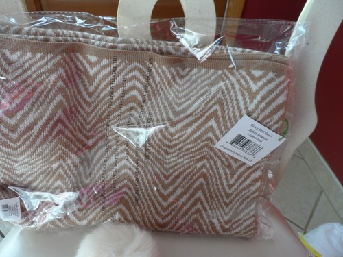 Vera Bradley set of 3 - cozy knit scarf, tech gloves, hat in zebra Intarsia - Picture 5 of 5