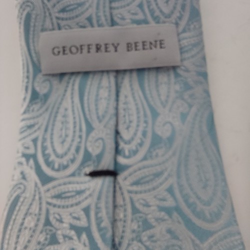 Geoffrey Beene Blue Mens Necktie 100% Silk Metallic White Paisley - Picture 8 of 8
