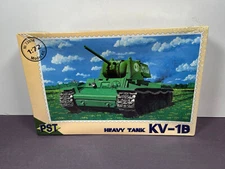 PST HEAVY TANK KV-1B 72014 1:72 Scale Vehicle Military Model Kit