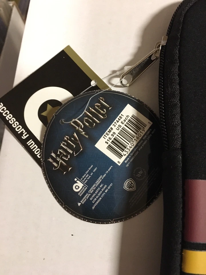 Harry Potter Hogwarts Alumni Tablet Zipper Sleeve Case w/ pocket - New with Tags - Image 3 of 4