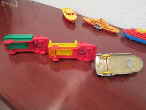 1950's-60's AMAZING LOT "30" PLASTIC CARS-TRUCKS & BOATS RENWAL-IDEAL-SUN-LIDO++ - Picture 12 of 12