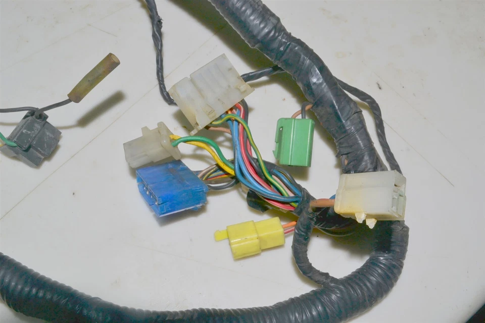 Arnés de cableado eléctrico Yamaha FZ 600 2AX-82590-00-00 1986-1987 Foto 4 de 4