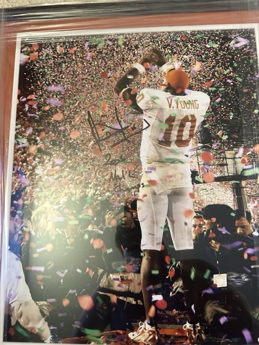 Vince Young Autographed Hand Signed Custom Framed 16x20 Longhorns Photo JSA COA - Picture 3 of 5