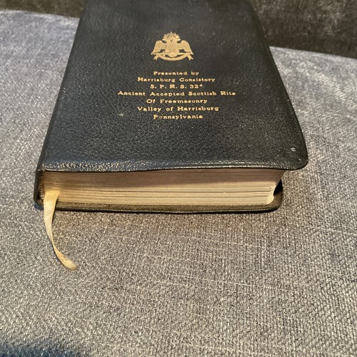 Vtg 1968 Holy Bible Masonic Scottish Rite Harrisburg Pa - Picture 2 of 7