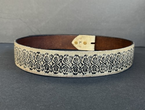 Authentic JOED- 100% Leather Embossed Ivory Black Cream Belt Size 33-34 Medium - Picture 3 of 9