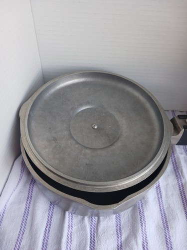 Wagner Ware Magnalite 2 Qt Sauce Pan And Lid Double Pour 4682 Vintage - Picture 6 of 10