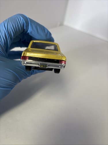 Welly 1/34 1965 Pontiac GTO, Yellow Diecast Metal Model (#42313) - Picture 7 of 9