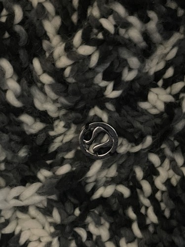 Lululemon Hooded Scarf Hickey Hider Chunky Wool Knit Infinity Shawl Wrap M2 - Picture 3 of 3