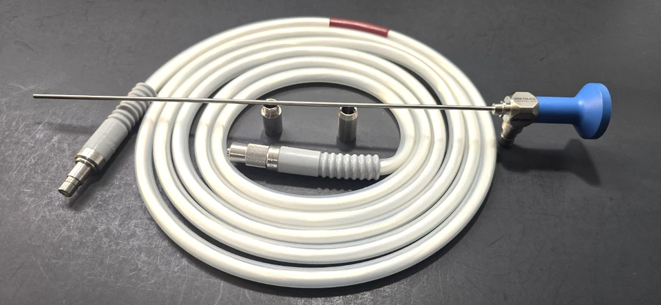 Telescopio Stryker 2,7 mm x 0° x 28 cm con cable de fibra óptica. Foto 2 de 4