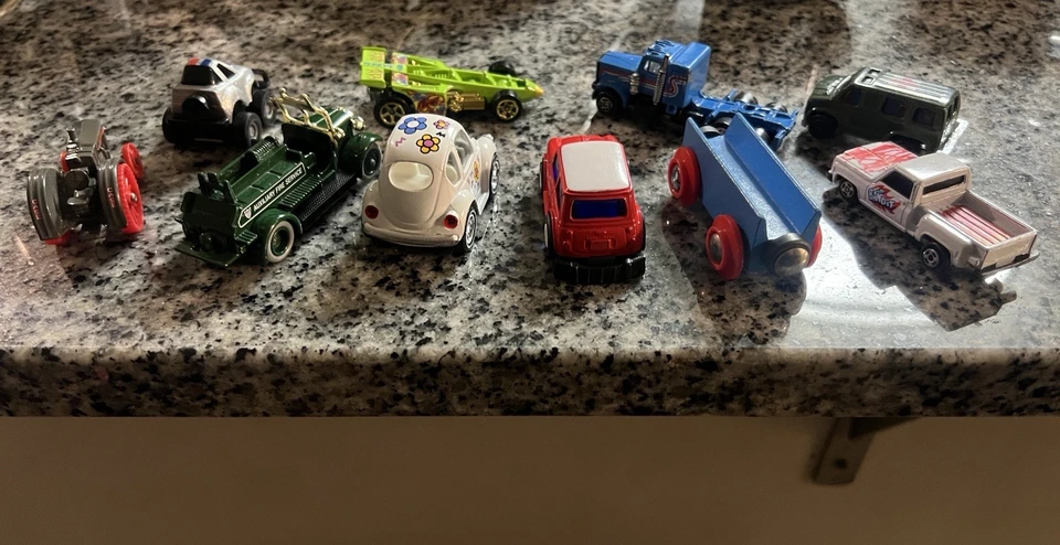 Lote de 10 vehículos de juguete y modelos de madera fundidos a presión varias marcas/modelos/marcas/años Foto 3 de 4